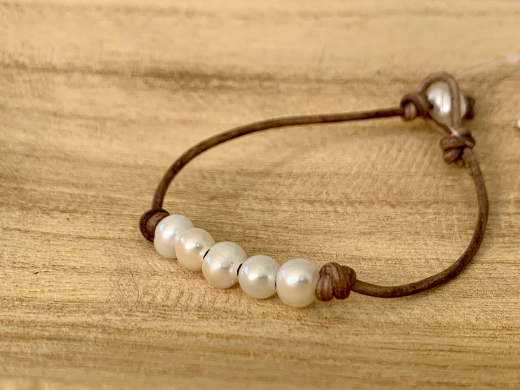 Small pearls knotted on leather cord for a bracelet